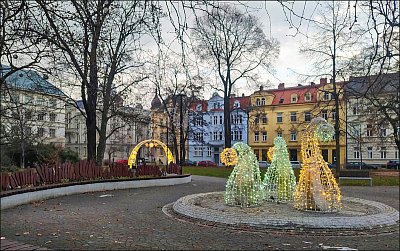 Tři čepice v parku ...