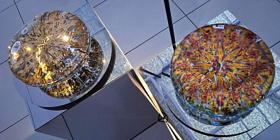 Fascinující světelné objekty z optického plexiskla – Ašot Haas v Galerii Nová síň