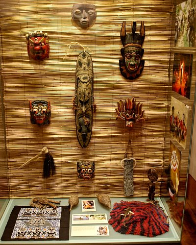 v-mnoha-posvatnych-tancich-a-ritualech-hraji-vyznamnou-roli-masky-demonu.jpg