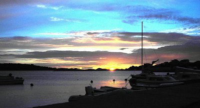 Dalmácie, letovisko Vodice. Večerní procházka v přístavu.