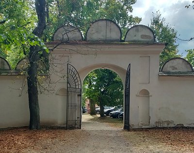 vstupni-brana-do-zamku.jpg